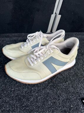 Kizik Milan Hands-Free Sneakers Monument Gray Men’s 8.5 / Women’s 10